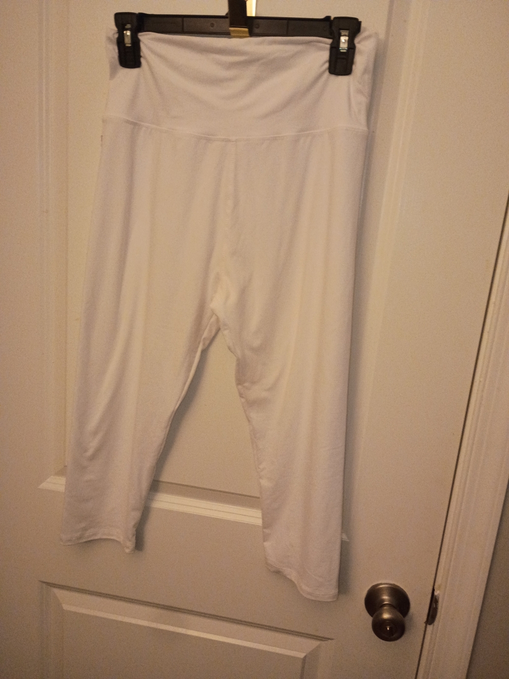 White High-Waist Capri Leggings